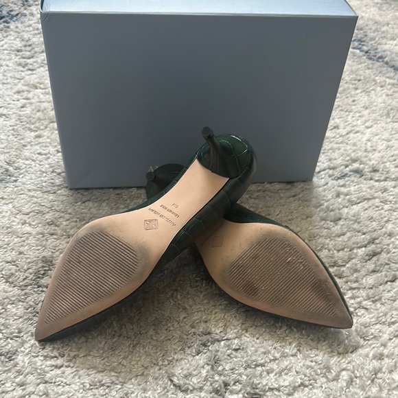 Antonio Melani Green Croc-Embossed Women's Low Heels - Picture 2 of 3